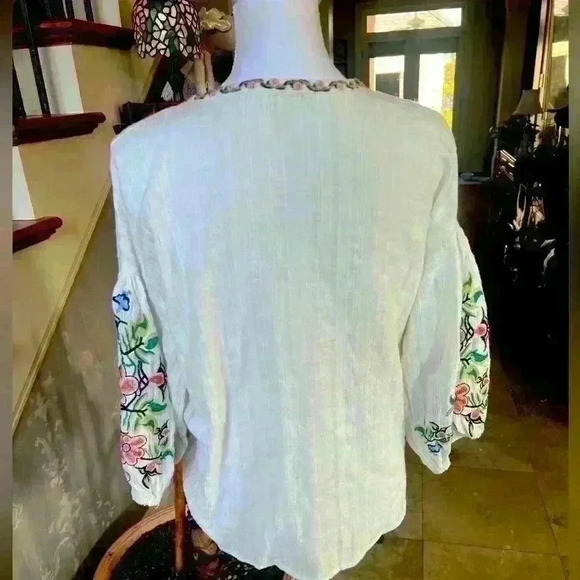Max Studio blouse size Large. V neck white embroidered sleeves and neckline - Picture 13 of 15